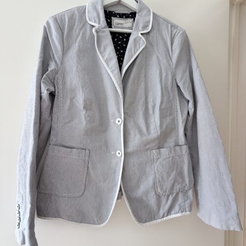 Blauw-wit gestreepte Esprit blazer met witte bies, voorzijde